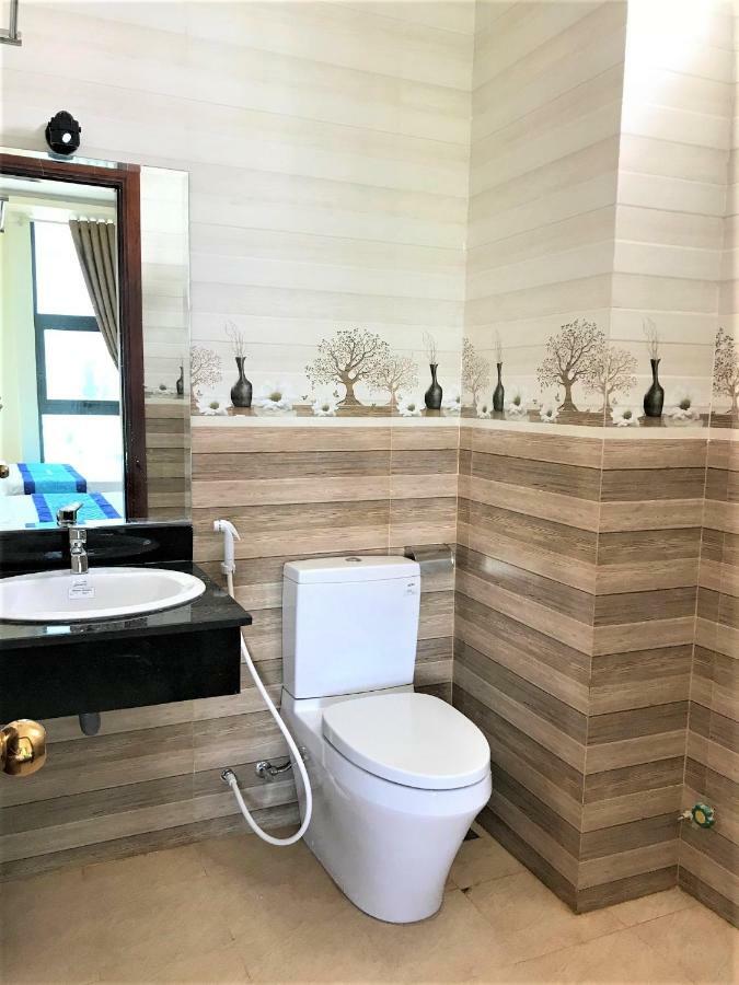 Nhat Tan Hotel Куїнон Екстер'єр фото