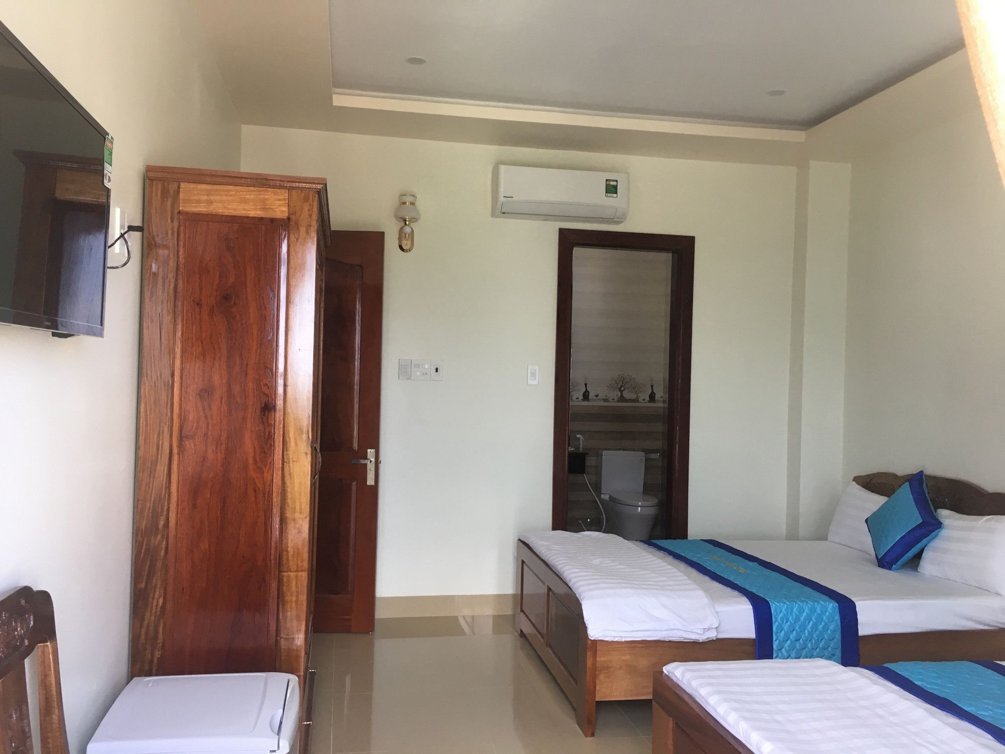 Nhat Tan Hotel Куїнон Екстер'єр фото