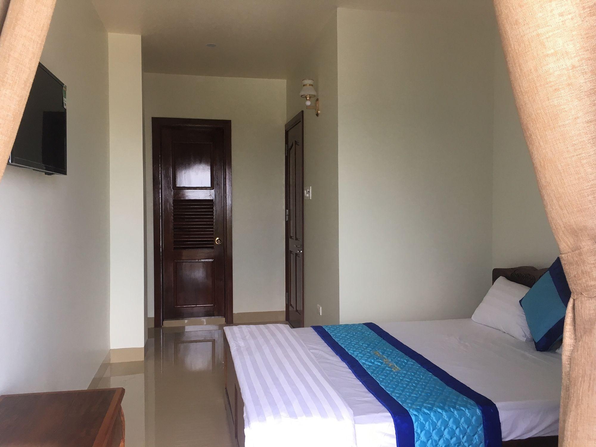 Nhat Tan Hotel Куїнон Екстер'єр фото