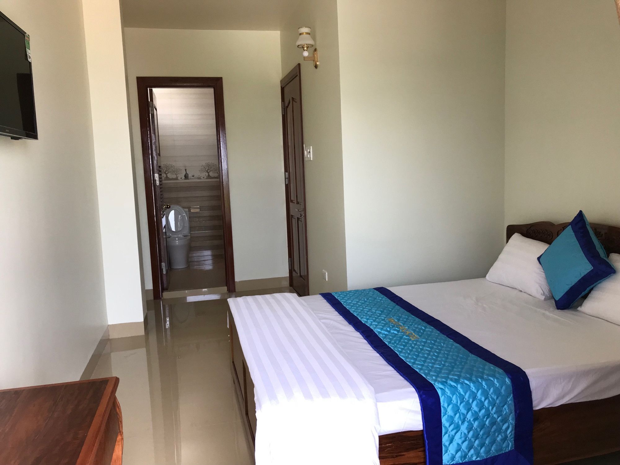 Nhat Tan Hotel Куїнон Екстер'єр фото