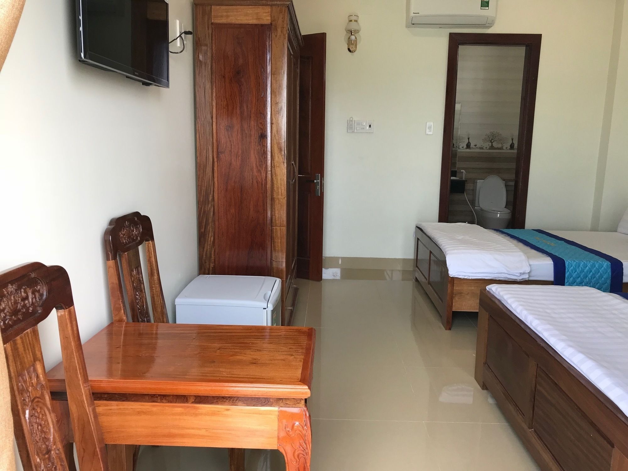 Nhat Tan Hotel Куїнон Екстер'єр фото